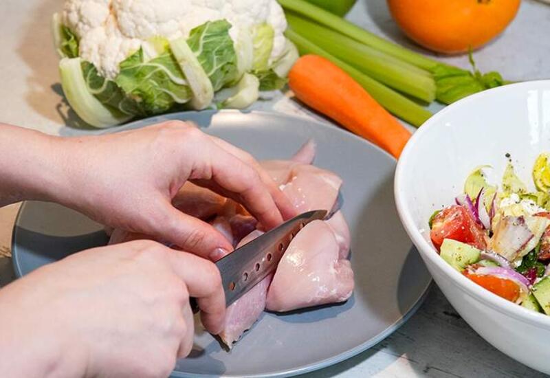 Названа возможная причина внезапного отвращения к мясу у женщин