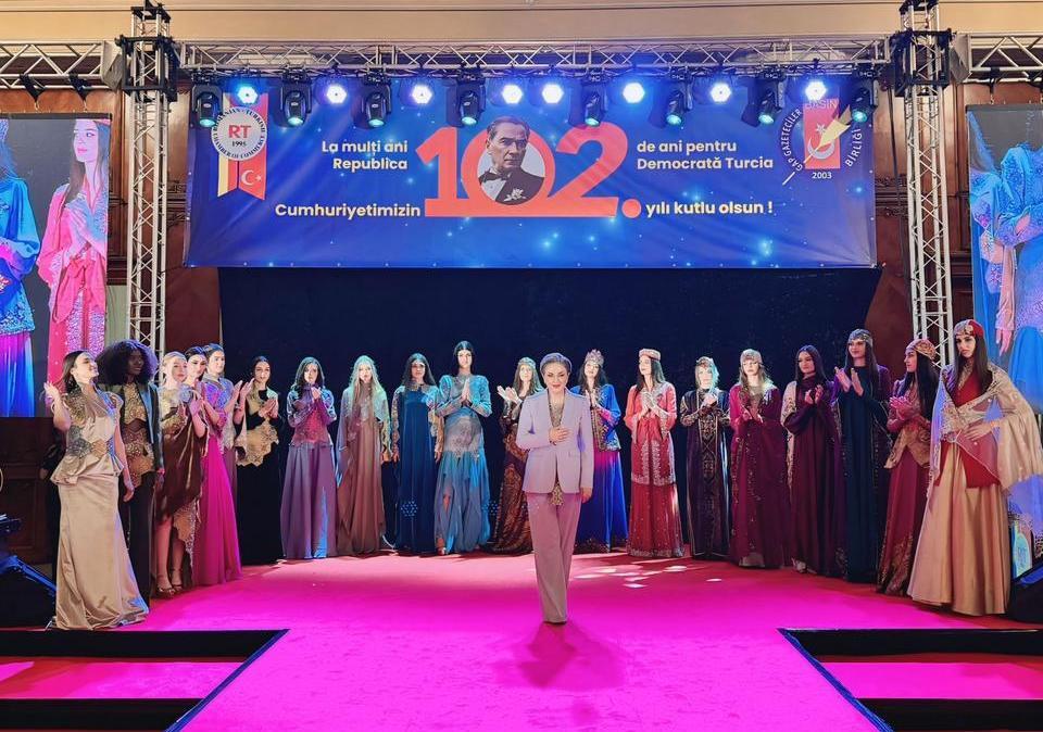 Коллекции Гюльнары Халиловой представлены во Дворце парламента Румынии