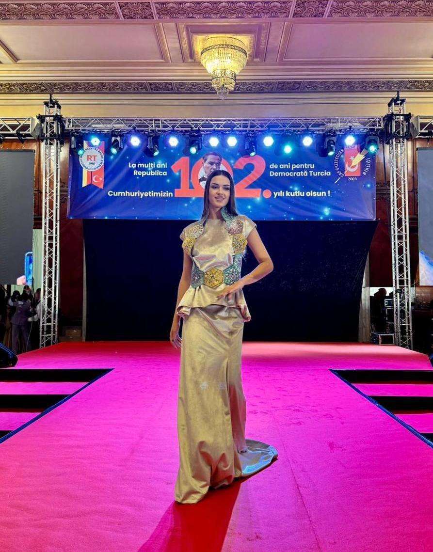 Коллекции Гюльнары Халиловой представлены во Дворце парламента Румынии