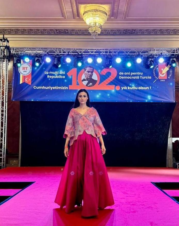 Коллекции Гюльнары Халиловой представлены во Дворце парламента Румынии