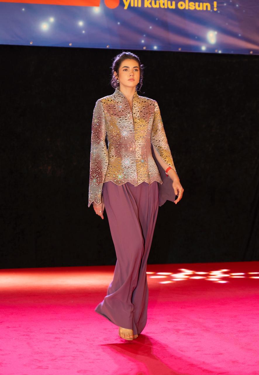 Коллекции Гюльнары Халиловой представлены во Дворце парламента Румынии