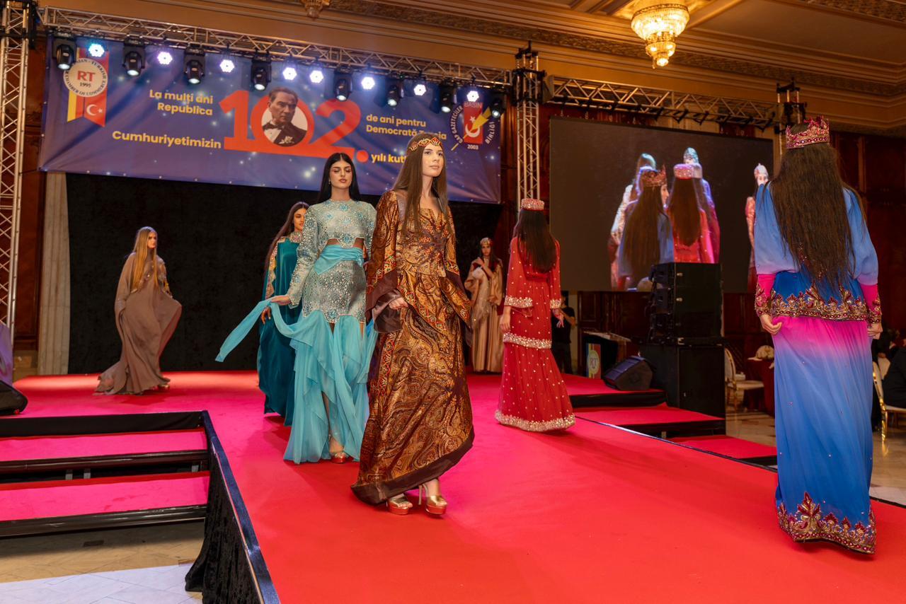 Коллекции Гюльнары Халиловой представлены во Дворце парламента Румынии