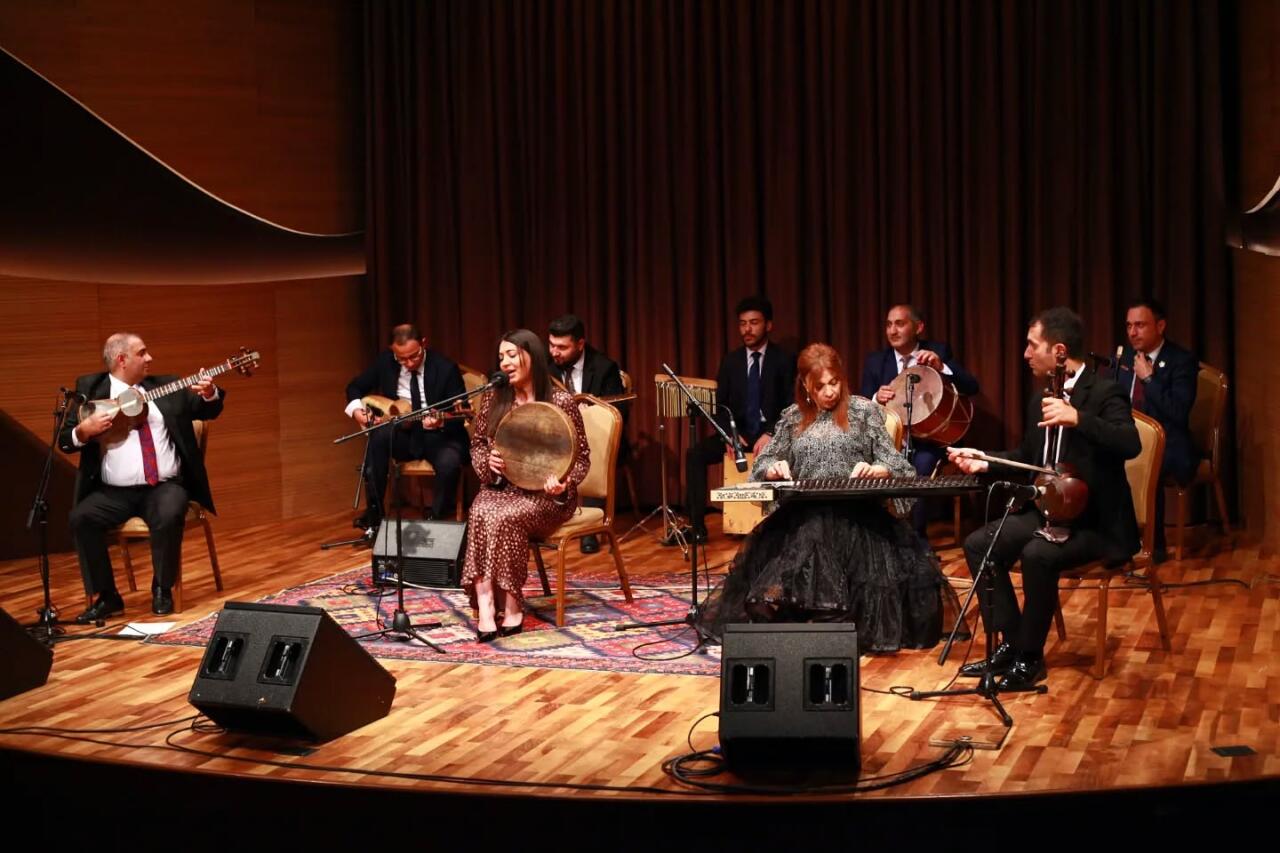 В Баку состоялся концерт "Muğamat axşamı"