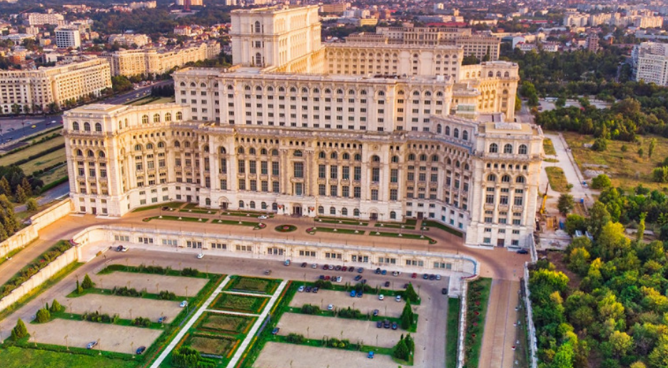 Коллекции Гюльнары Халиловой представлены во Дворце парламента Румынии