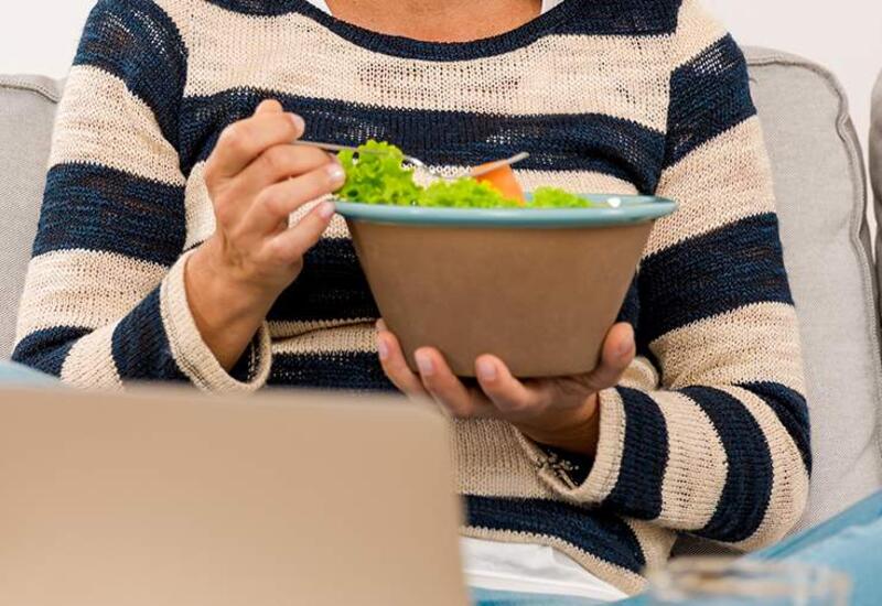 Врач предупредила об опасных последствиях позднего ужина