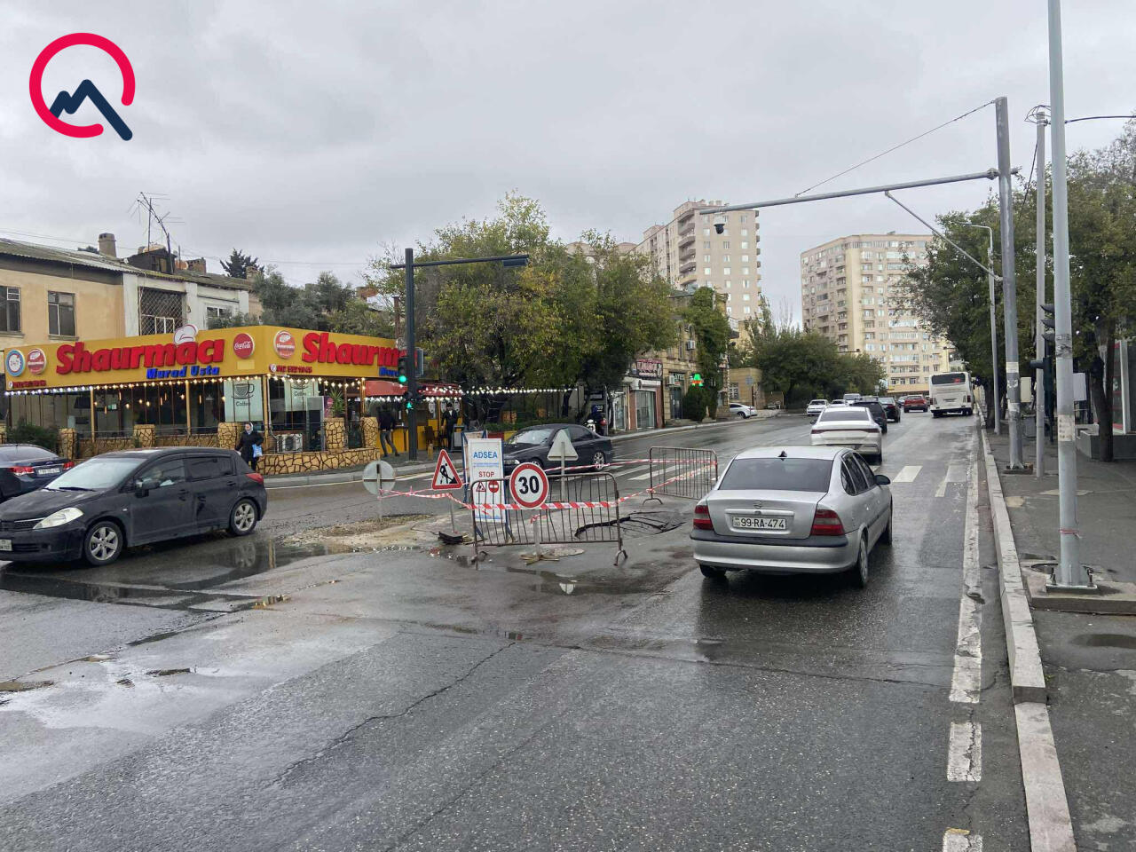 В Баку обвалилась дорога