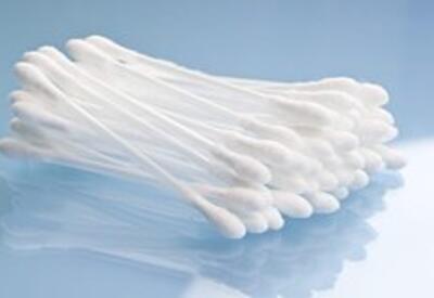 Врач рассказала об опасности чистки ушей популярным способом