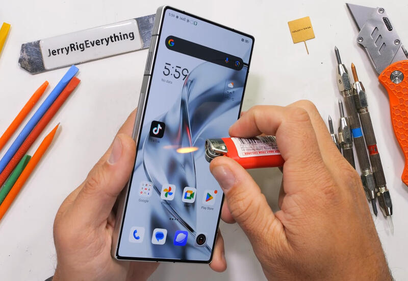 JerryRigEverything испытал самый мощный в мире смартфон огнем и ножом