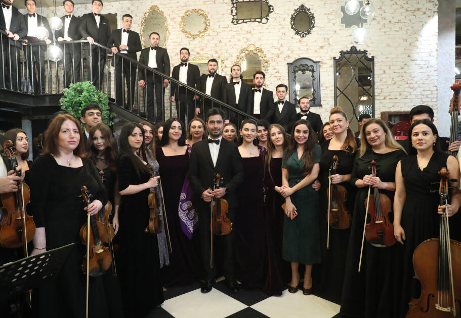 Heydər Əliyev Fondunun vitse-prezidenti Leyla Əliyeva və Bakı Media Mərkəzinin rəhbəri Arzu Əliyeva Bakı Kitab Mərkəzində “Zəfər sevinci” adlı musiqili-ədəbi gecədə iştirak ediblər