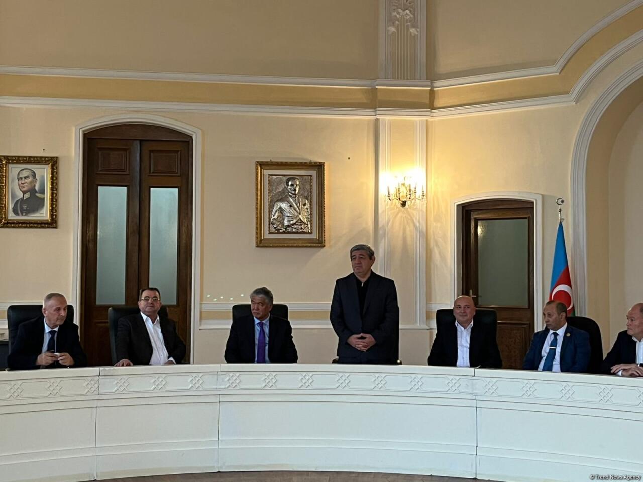 Юнусу Огузу вручен «Почетный знак» ТЮРКСОЙ