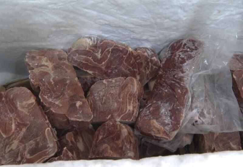 В домах торжеств в Баку обнаружено мясо неизвестного происхождения