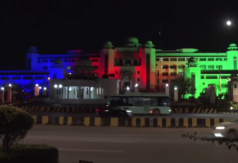 Здания в Пакистане окрасились в цвета флага Азербайджана