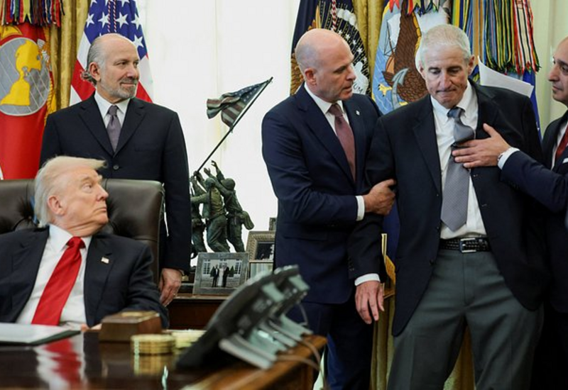 Один из участников встречи с Трампом упал в обморок