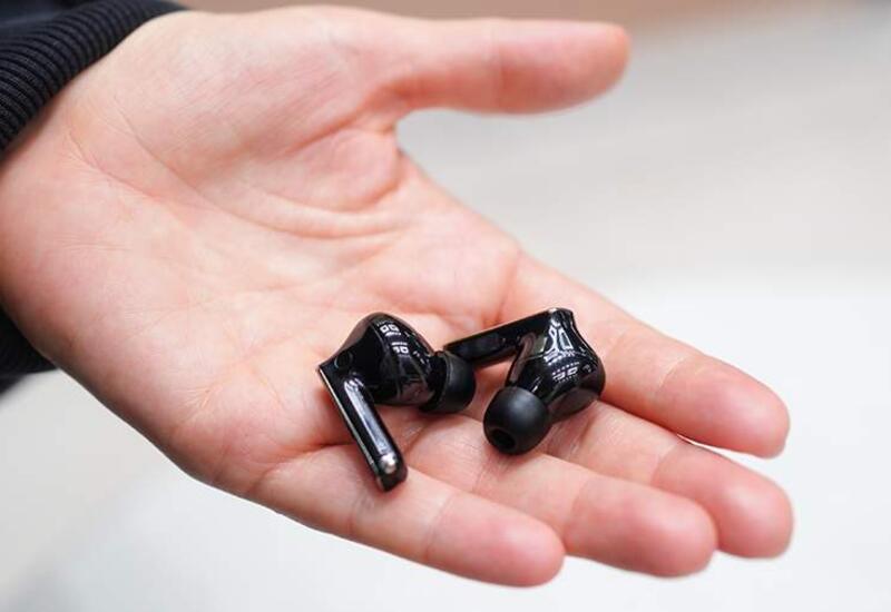 Врач указала на опасность наушников-затычек