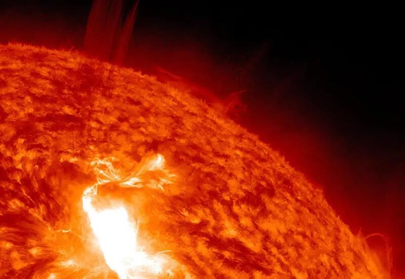 Ученые показали кадры красивой вспышки на Солнце