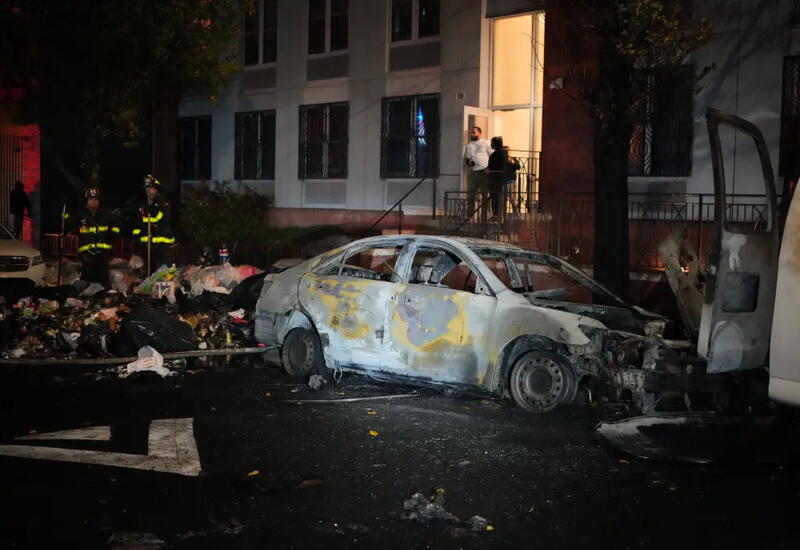 В Нью-Йорке загорелся и взорвался автомобиль