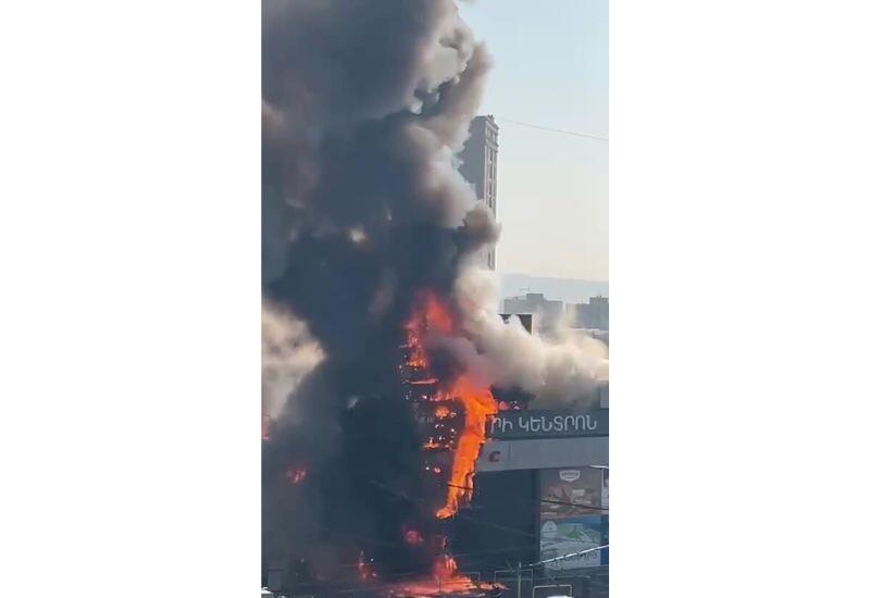 Сильный пожар в Ереване