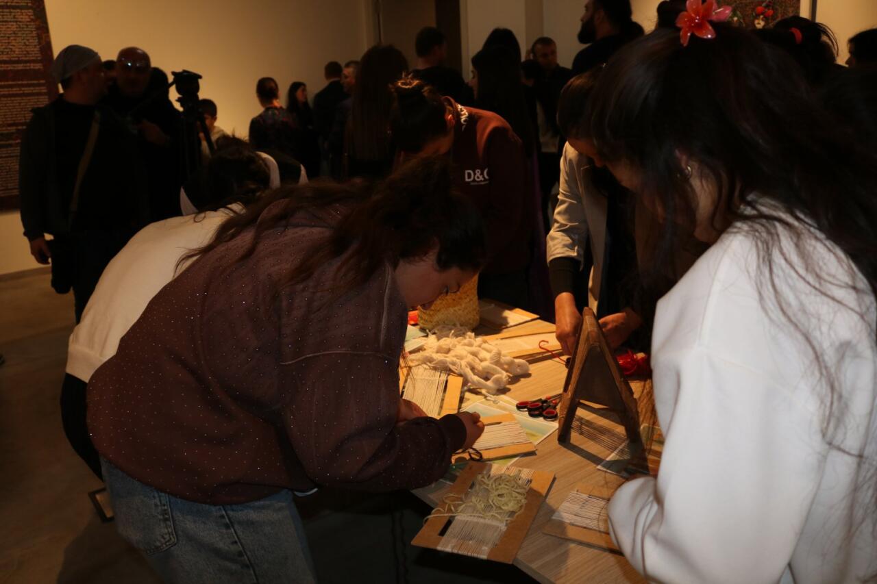 В Болнисском музее открылась выставка народного художника Азербайджана Арифа Гусейнова