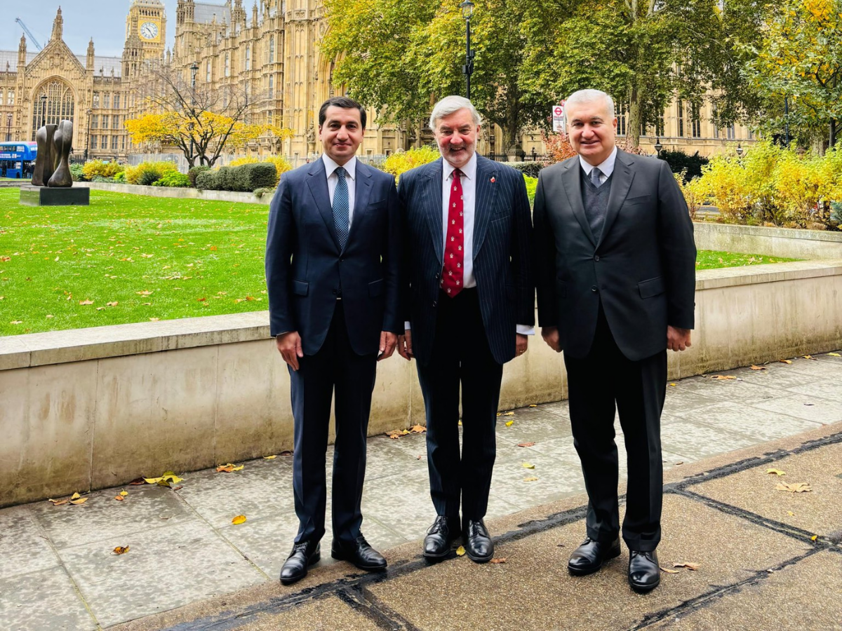 Азербайджан и Великобритания обсудили расширение инвестиционных связей