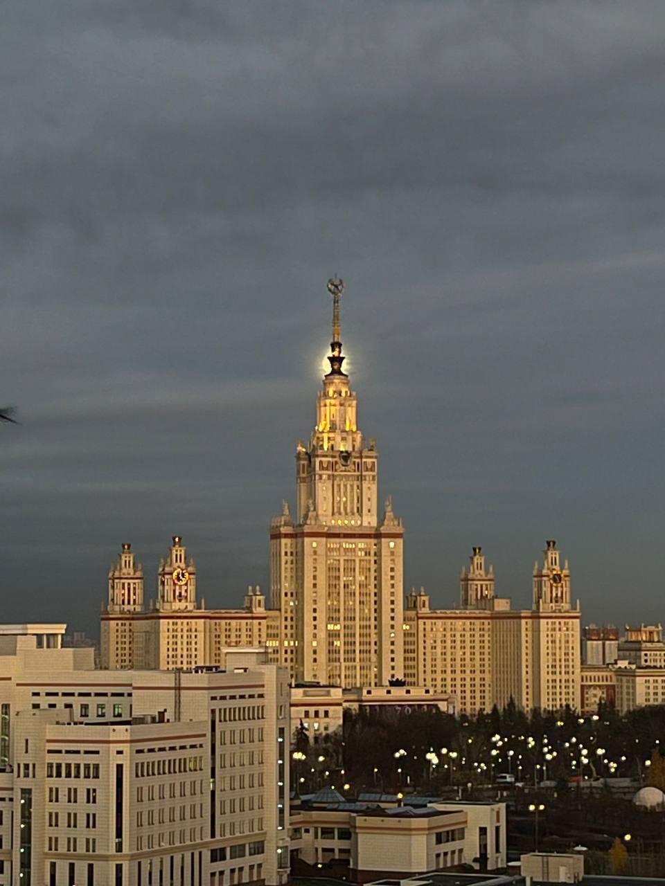 Жители земли увидели "Бобровую" Луну