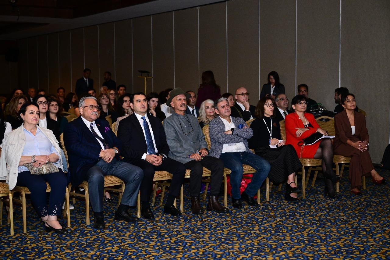 "Глаз истины" – в Анталье представили полувековой творческий путь Резы Дегати