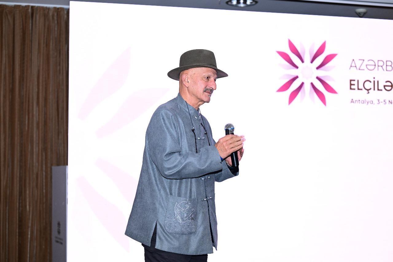 "Глаз истины" – в Анталье представили полувековой творческий путь Резы Дегати