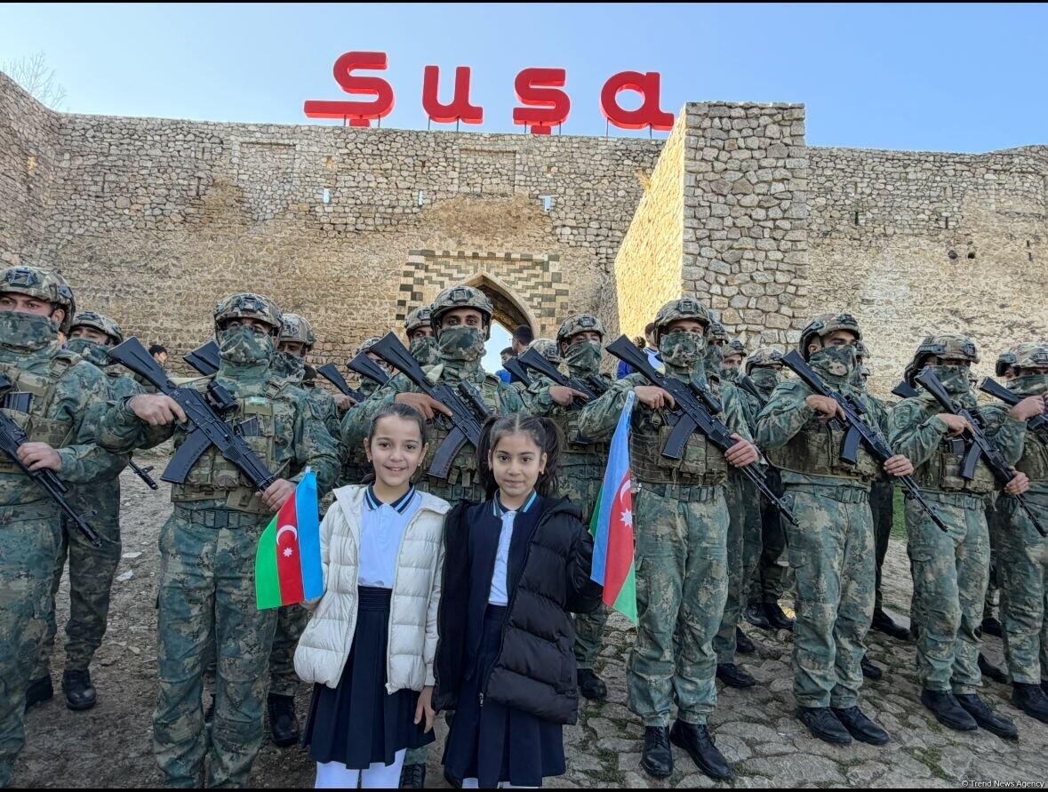 В Шуше прошел военный парад в честь 5-летия Дня Победы