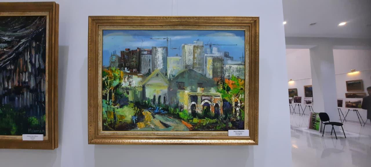 В Билясуваре открылась выставка фотографий и живописи "Дух Победы"