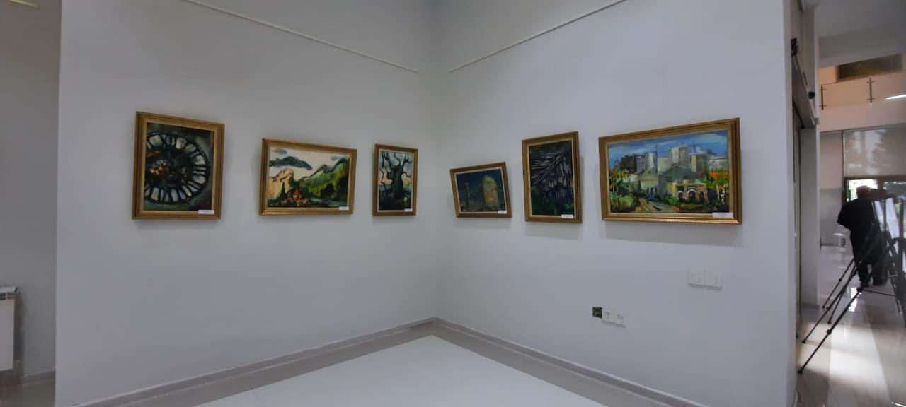 В Билясуваре открылась выставка фотографий и живописи "Дух Победы"