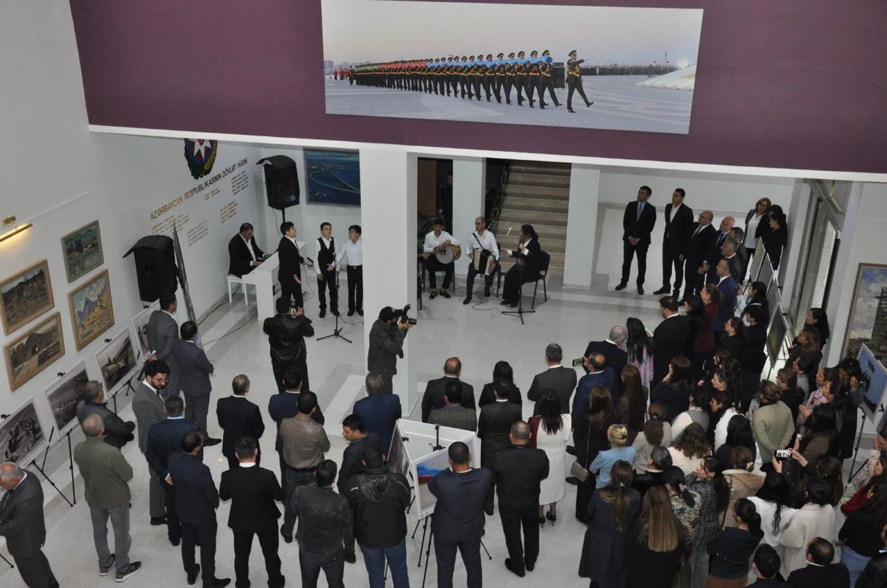 В Билясуваре открылась выставка фотографий и живописи "Дух Победы"