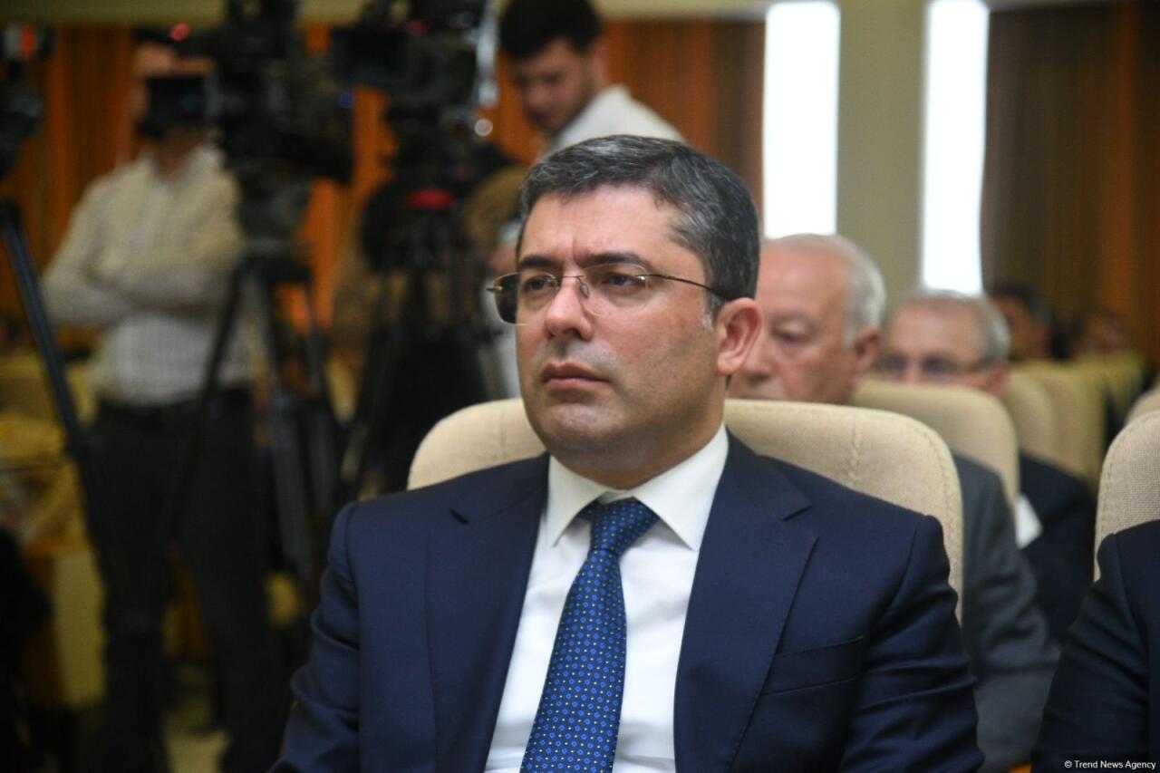 В Баку состоялась конференция на тему "Правильное применение норм азербайджанского литературного языка в медиа"