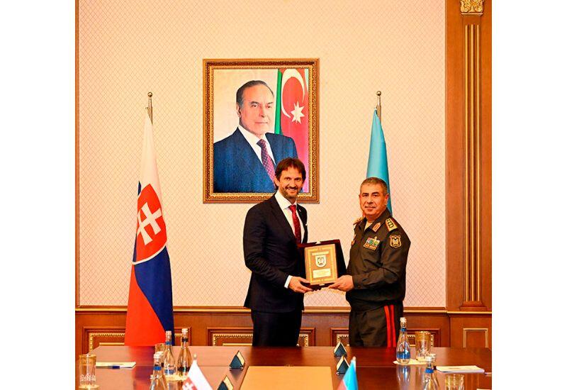 Азербайджан и Словакия обсудили перспективы военного сотрудничества