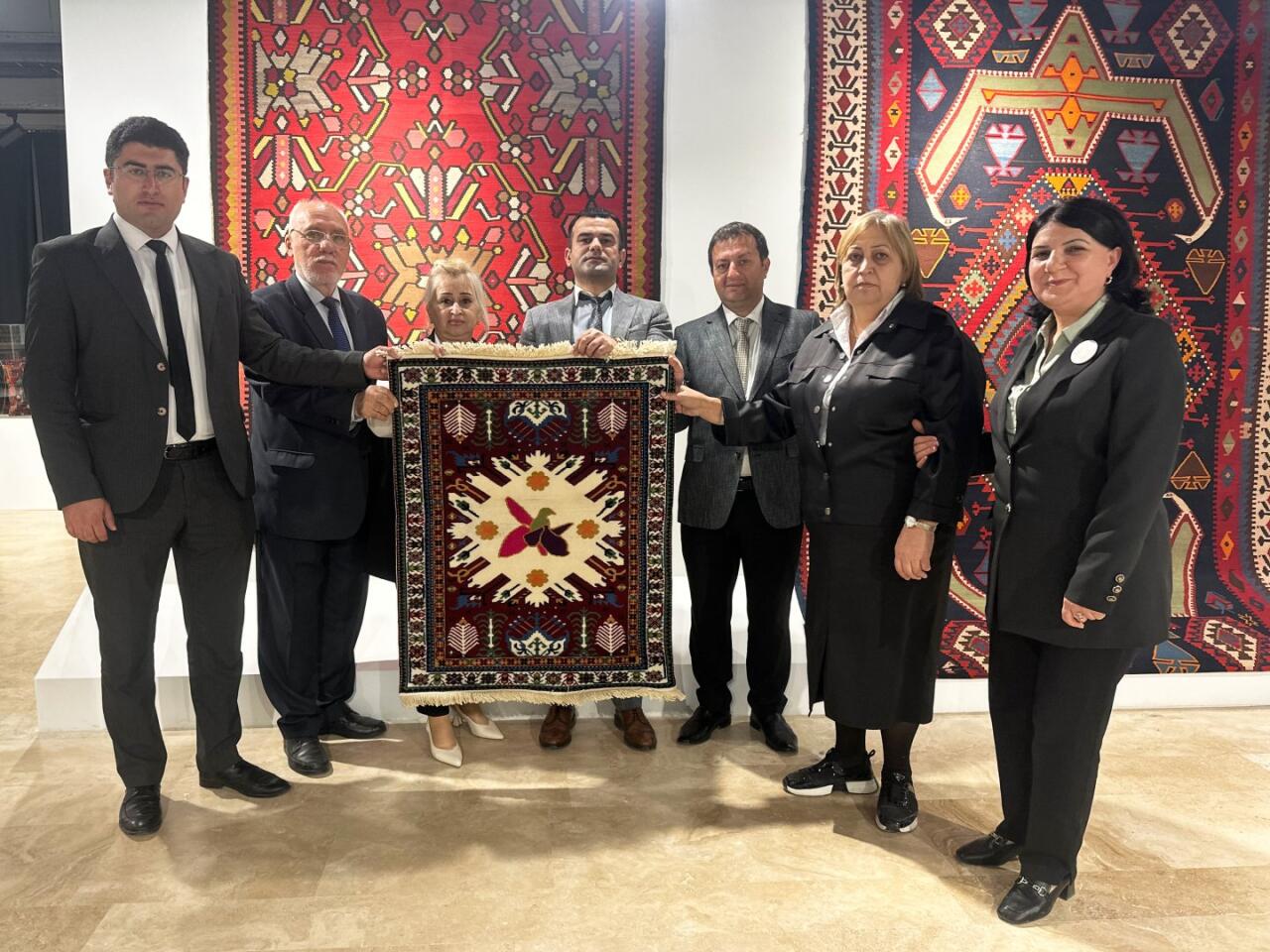 Ковёр "Çələbi", сотканный в рамках проекта "Карабах в узорах", передан в филиал Азербайджанского музея ковра в Шуше