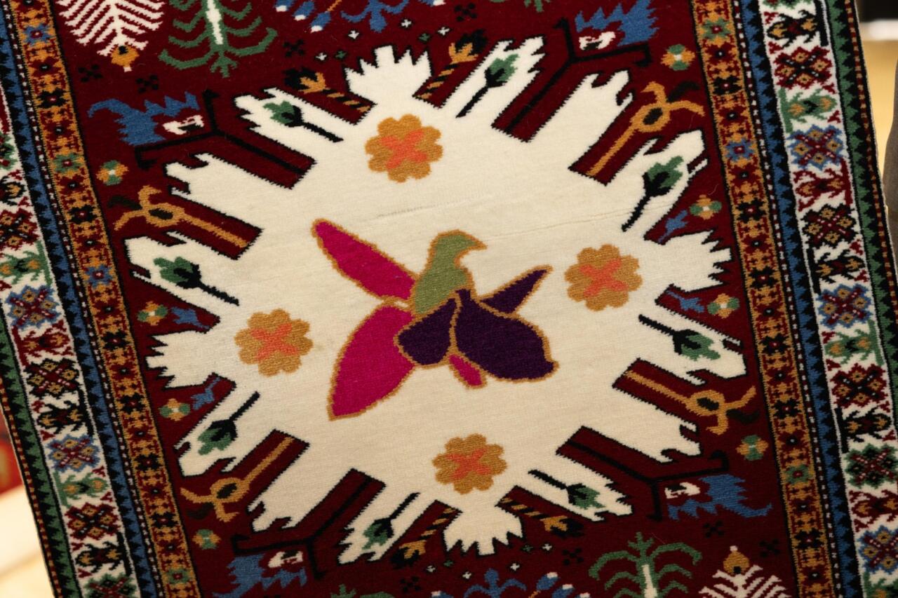 Ковёр "Çələbi", сотканный в рамках проекта "Карабах в узорах", передан в филиал Азербайджанского музея ковра в Шуше