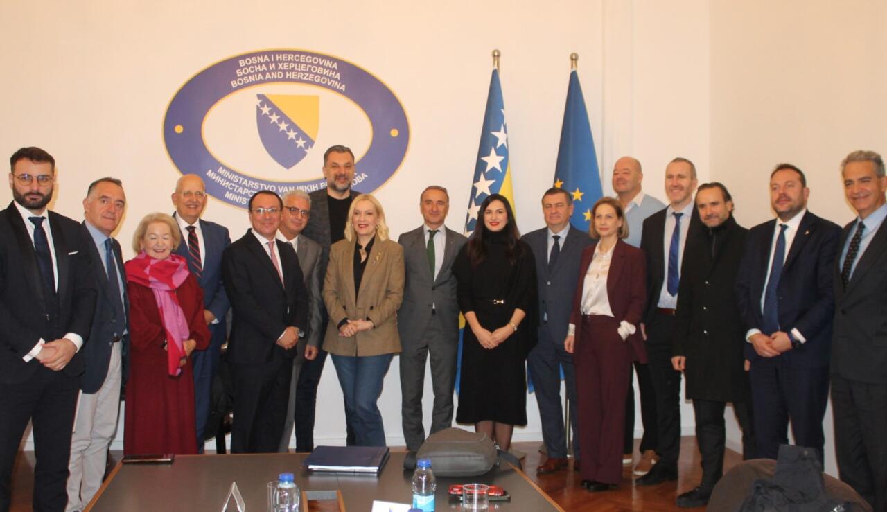 Ковёр "Çələbi", сотканный в рамках проекта "Карабах в узорах", передан в филиал Азербайджанского музея ковра в Шуше