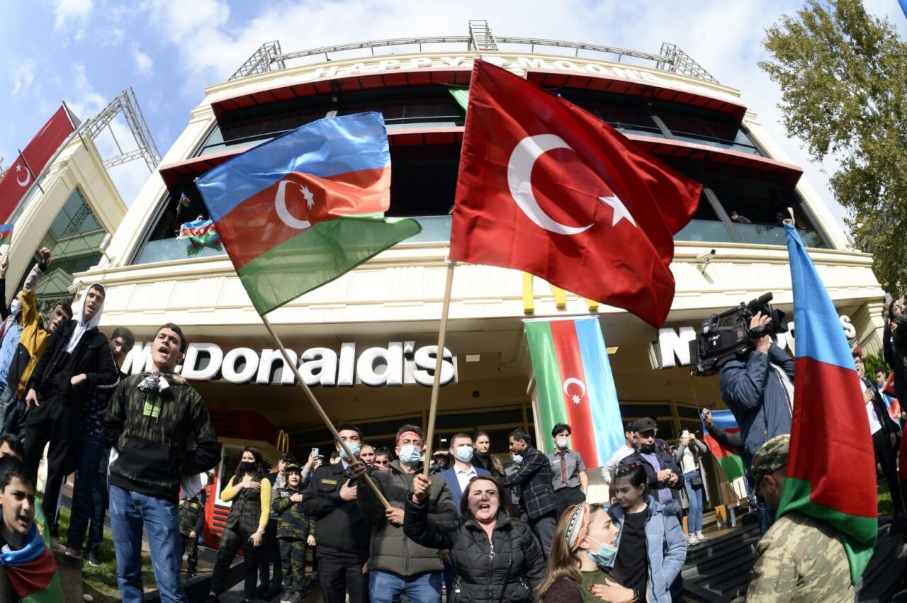 В Баку открылась выставка "Объектив Победы"