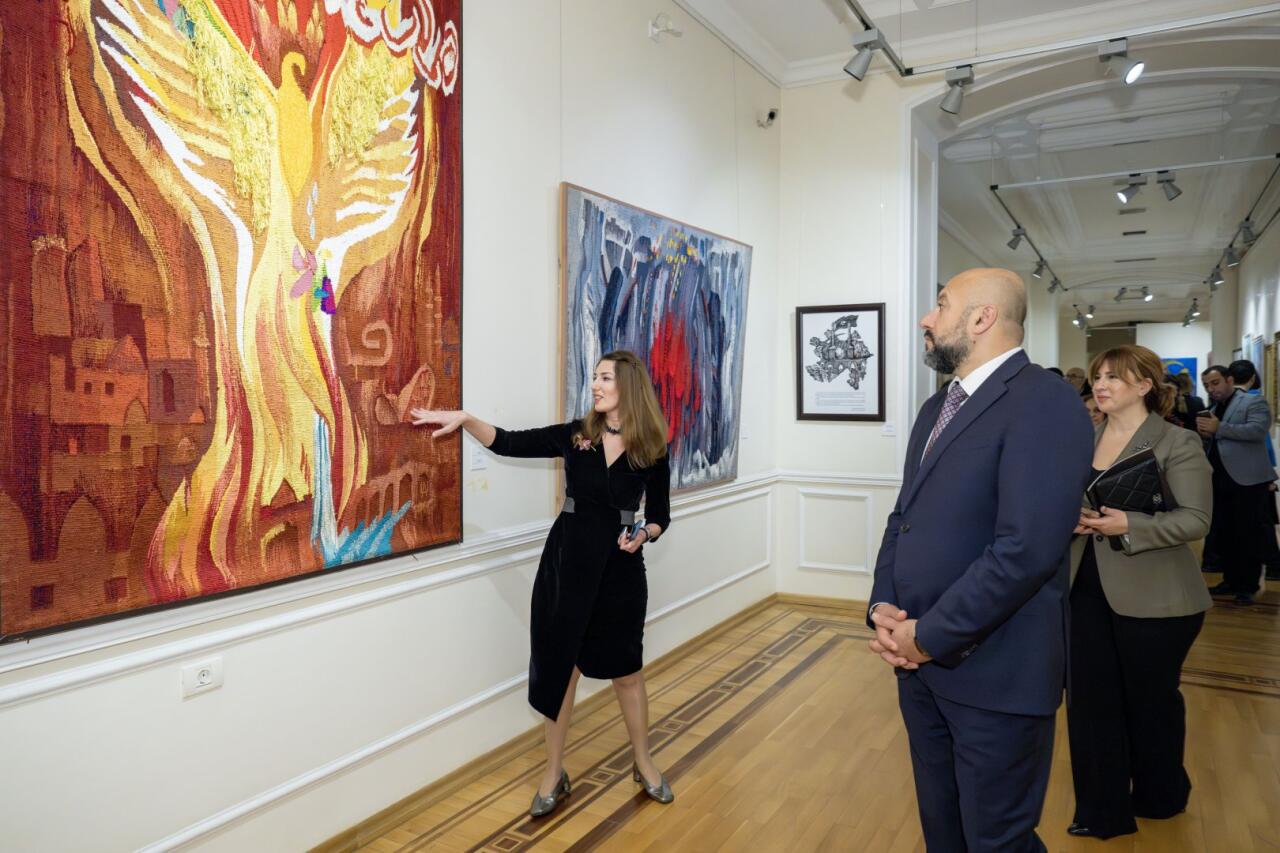 В Музее искусств открылась выставка «Цвета Победы»