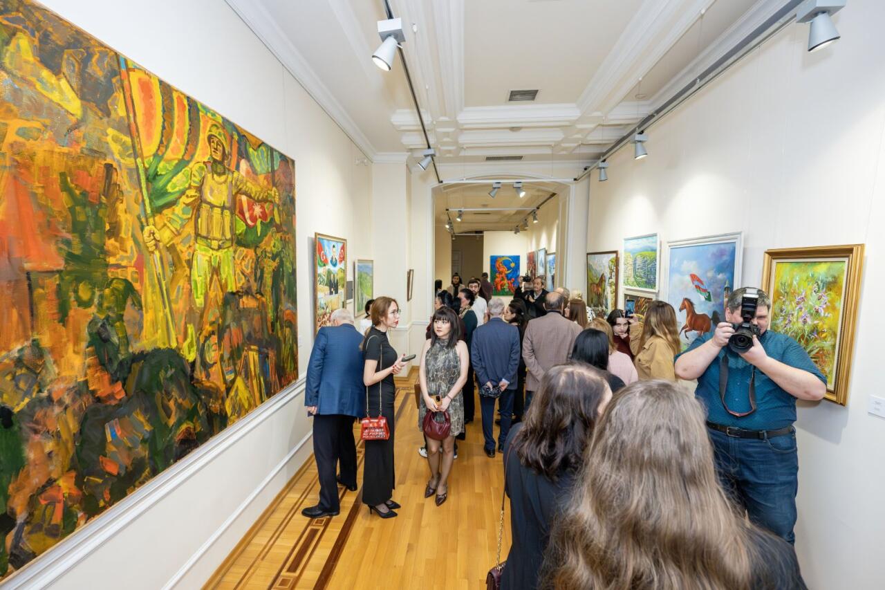 В Музее искусств открылась выставка «Цвета Победы»