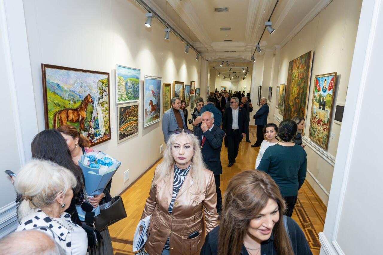 В Музее искусств открылась выставка «Цвета Победы»