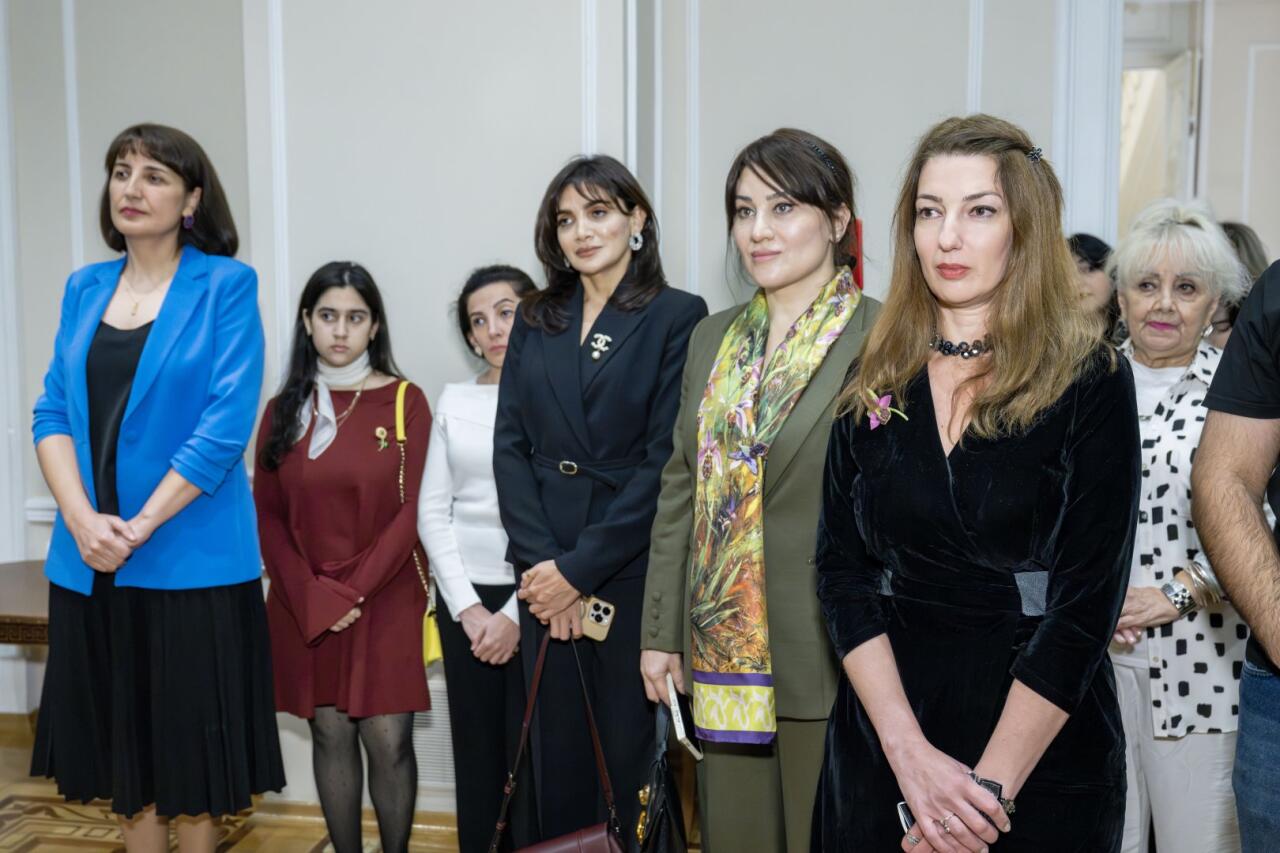 В Музее искусств открылась выставка «Цвета Победы»