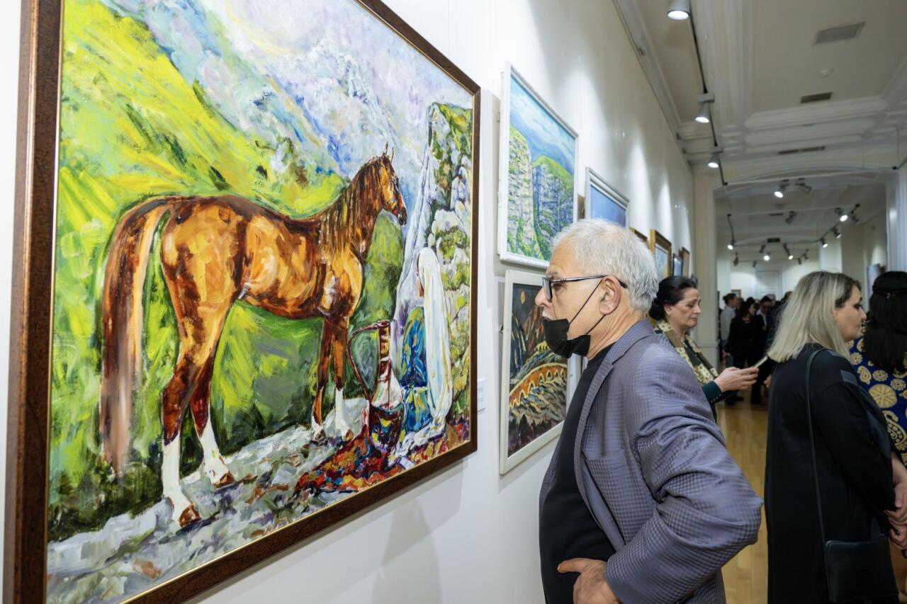 В Музее искусств открылась выставка «Цвета Победы»