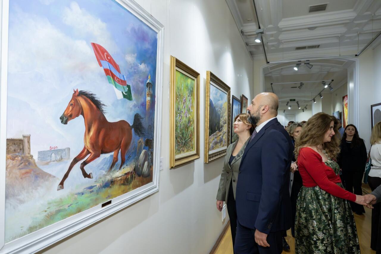 В Музее искусств открылась выставка «Цвета Победы»