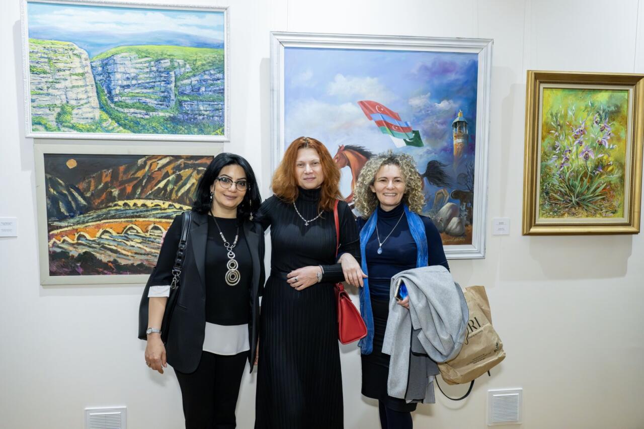 В Музее искусств открылась выставка «Цвета Победы»