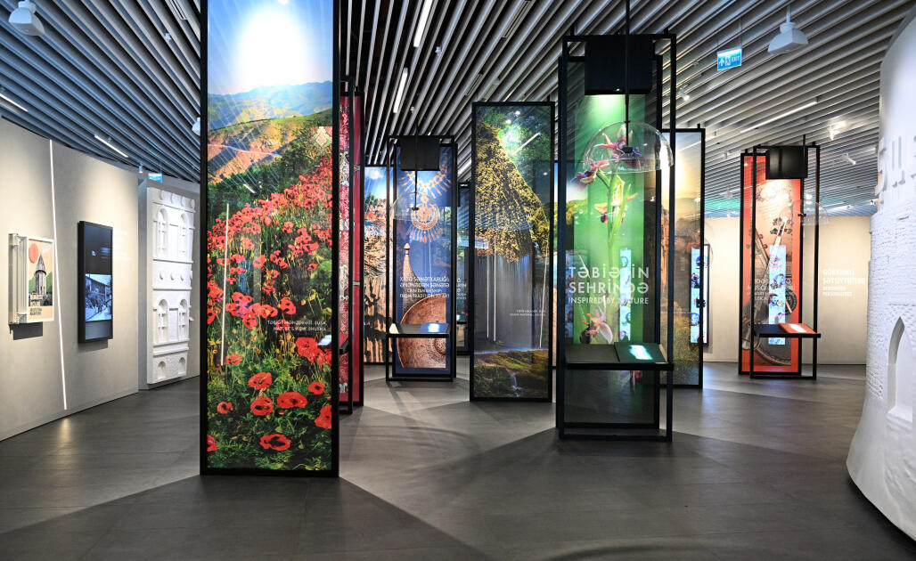 Prezident İlham Əliyev və Birinci xanım Mehriban Əliyeva Bakıda Zəfər abidəsini ziyarət edib və Zəfər muzeyinin açılışında iştirak ediblər