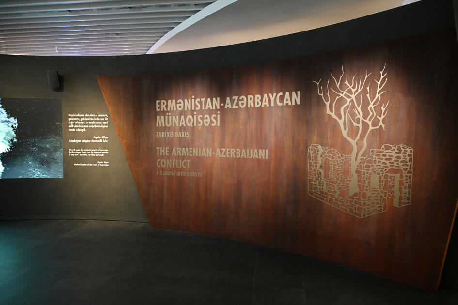 Prezident İlham Əliyev və Birinci xanım Mehriban Əliyeva Bakıda Zəfər abidəsini ziyarət edib və Zəfər muzeyinin açılışında iştirak ediblər