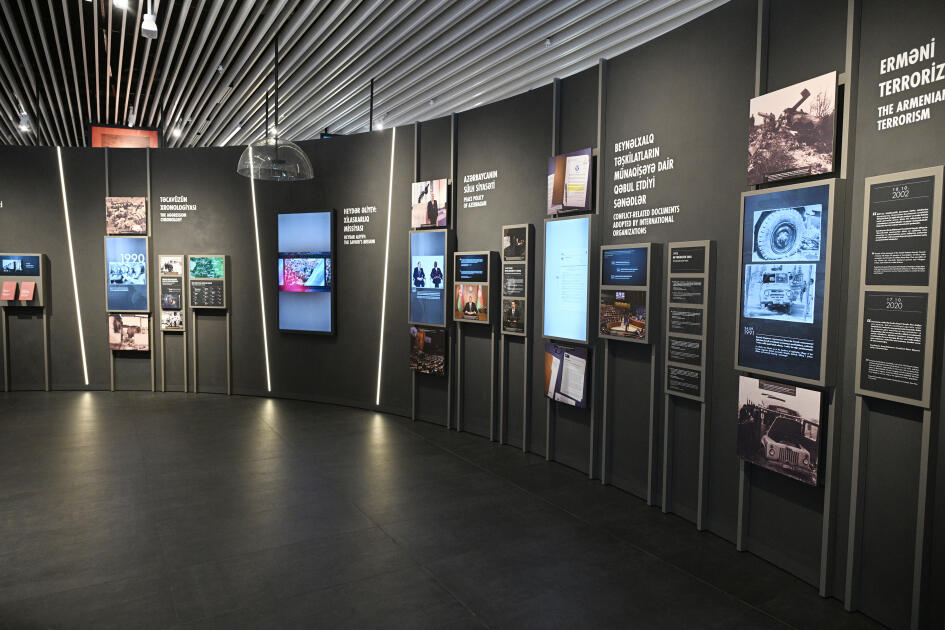 Prezident İlham Əliyev və Birinci xanım Mehriban Əliyeva Bakıda Zəfər abidəsini ziyarət edib və Zəfər muzeyinin açılışında iştirak ediblər