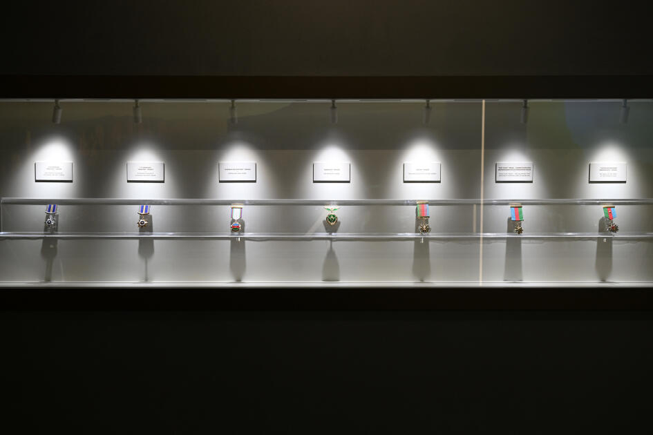 Prezident İlham Əliyev və Birinci xanım Mehriban Əliyeva Bakıda Zəfər abidəsini ziyarət edib və Zəfər muzeyinin açılışında iştirak ediblər