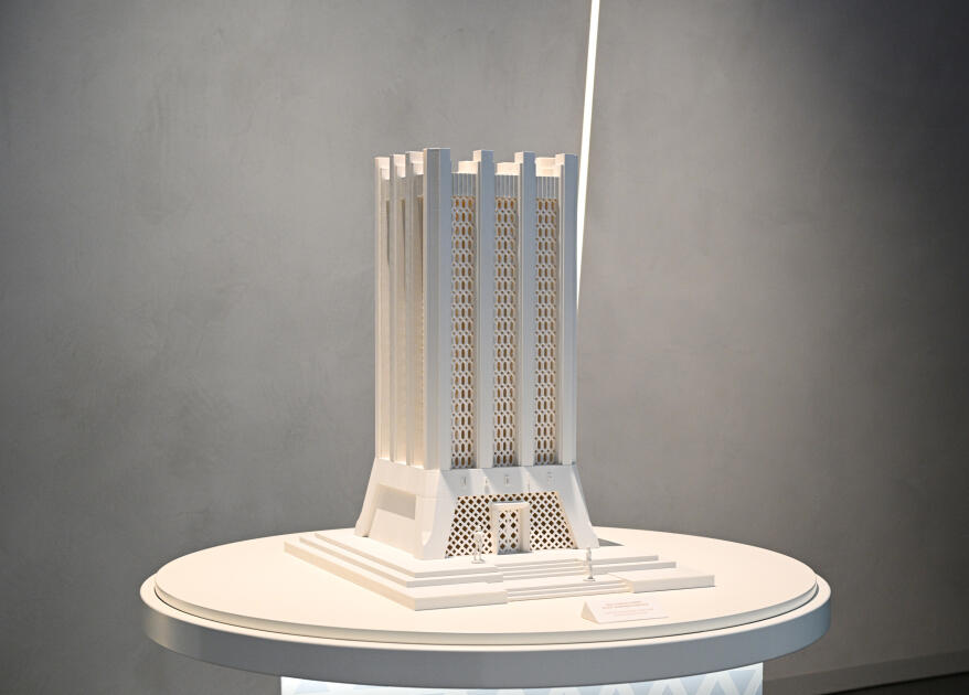 Prezident İlham Əliyev və Birinci xanım Mehriban Əliyeva Bakıda Zəfər abidəsini ziyarət edib və Zəfər muzeyinin açılışında iştirak ediblər