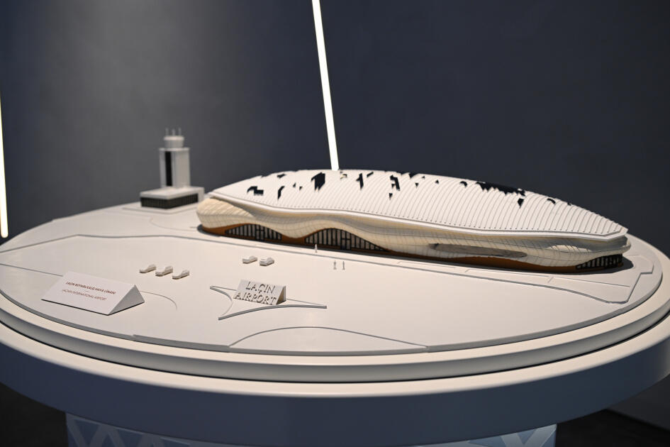 Prezident İlham Əliyev və Birinci xanım Mehriban Əliyeva Bakıda Zəfər abidəsini ziyarət edib və Zəfər muzeyinin açılışında iştirak ediblər