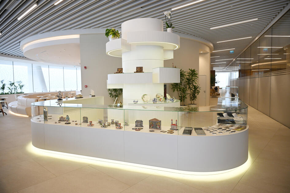 Prezident İlham Əliyev və Birinci xanım Mehriban Əliyeva Bakıda Zəfər abidəsini ziyarət edib və Zəfər muzeyinin açılışında iştirak ediblər